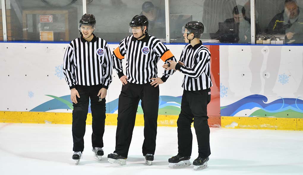 How to Become a Youth Hockey Referee: A Step-by-Step Guide