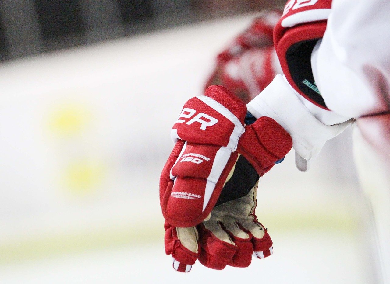 How to Deodorize Hockey Gloves: Proven Methods for Fresh Gear