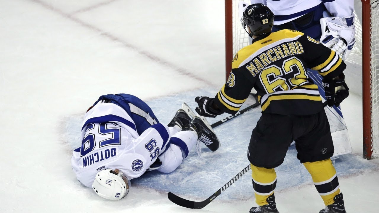 What is Spearing in Hockey: Understanding the Dangerous Penalty